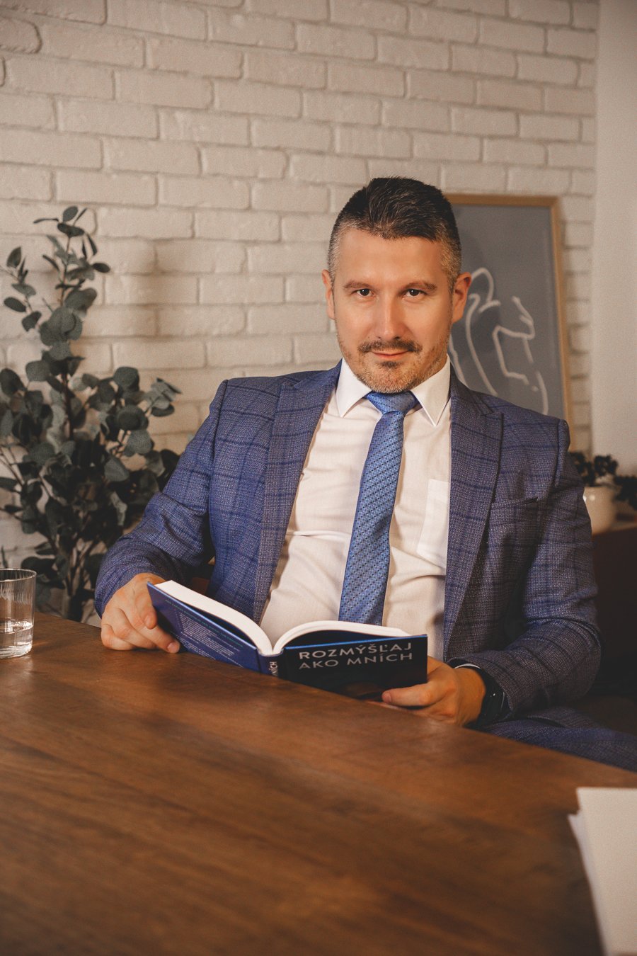 BIZNIS PORTRÉT