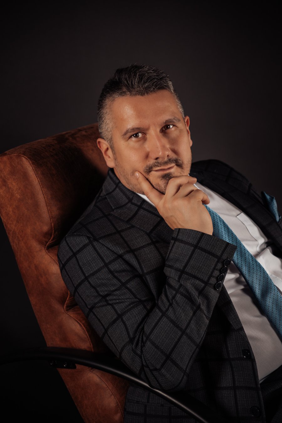 BIZNIS PORTRÉT